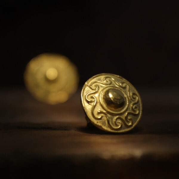 Orecchini In Oro A Bottone Con Motivi Etruschi