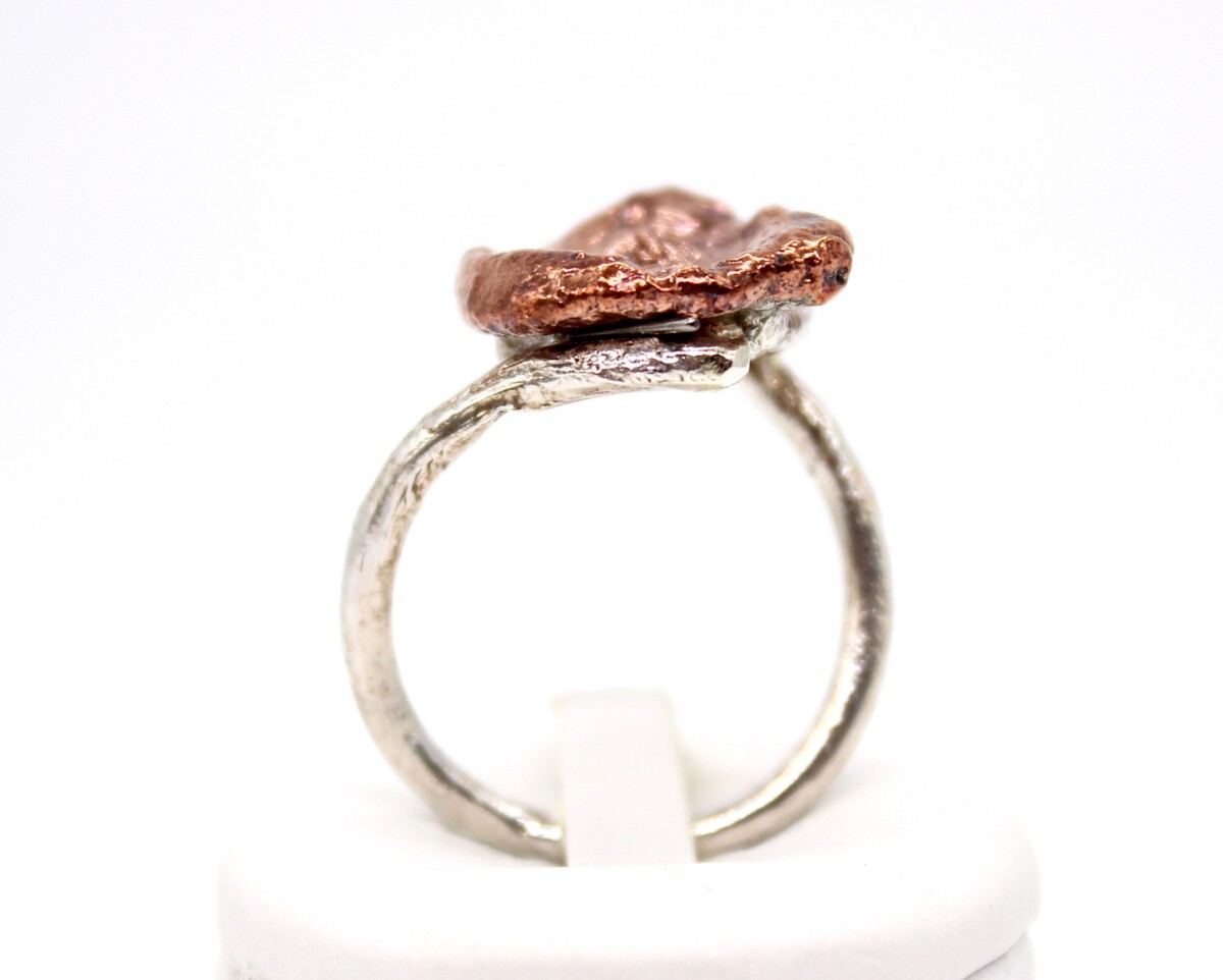8862_inpiedi_Anello-Le-Rugiade-argento-fiore-rame-scaled