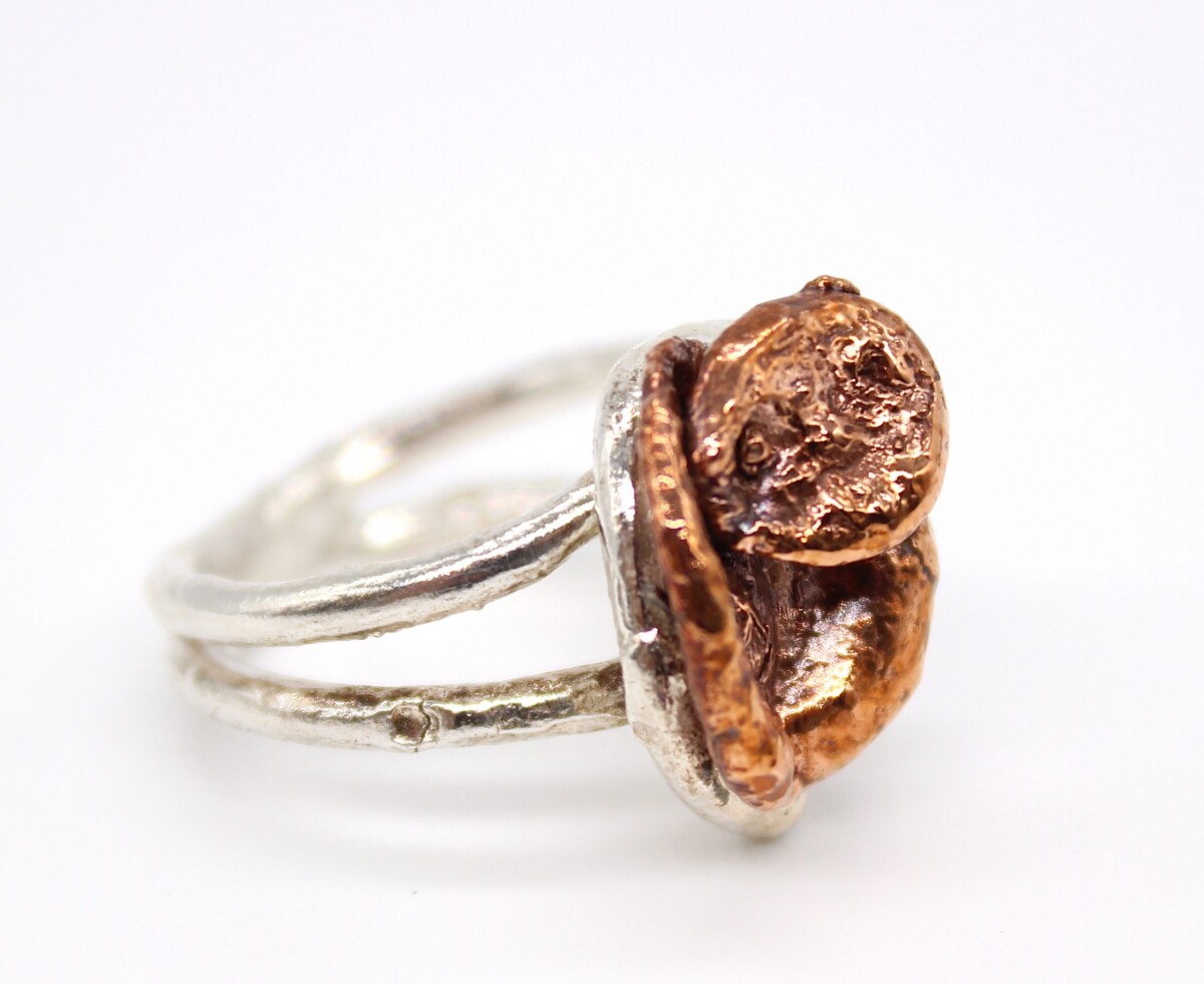 8881_anello-argento-petali-in-rame-scaled