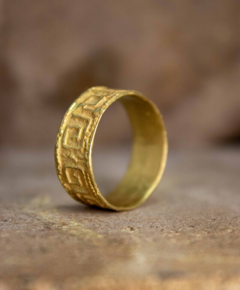 Fedi nuziali motivi etruschi Fede nuziale larga a motivi etruschi in oro 18kt con simbolo geometrico